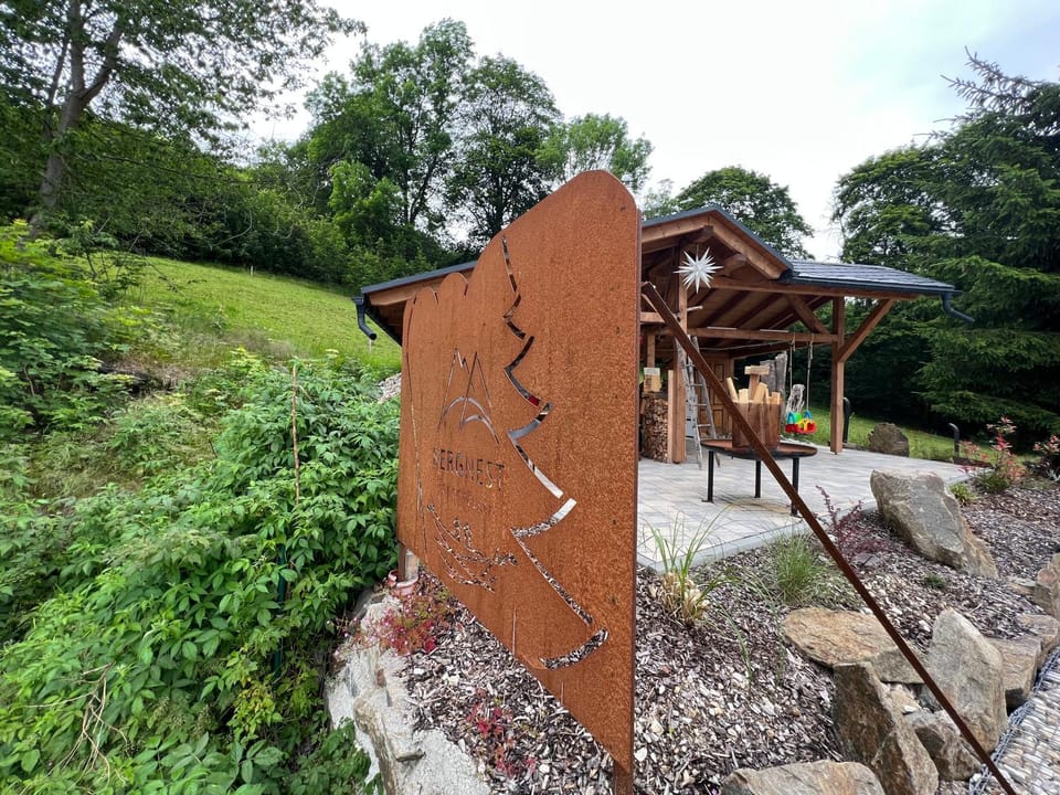 Spring, Day, BBQ facilities, Garden, Seating area, Garden view