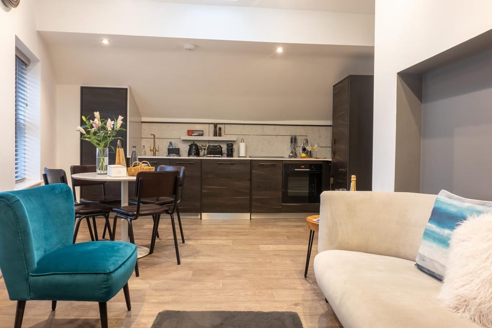 Coffee/tea facilities, Kitchen or kitchenette, Living room, Seating area, Dining area, minibar, pet friendly, stove