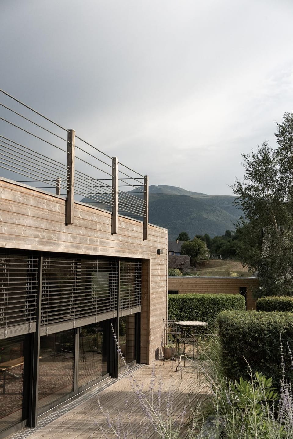 Property building, Spring, Day, Natural landscape, Garden, Garden view, Mountain view