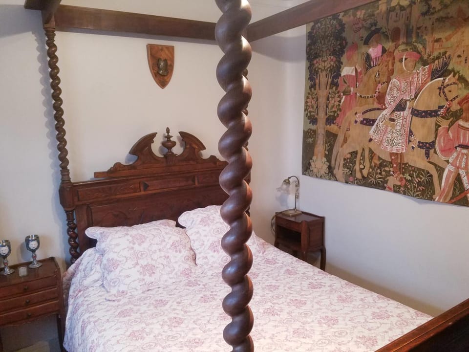 Bed, Photo of the whole room, Decorative detail, Bedroom