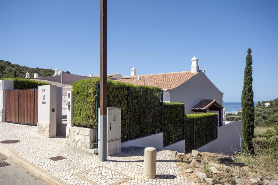 Property building, Facade/entrance, Off site