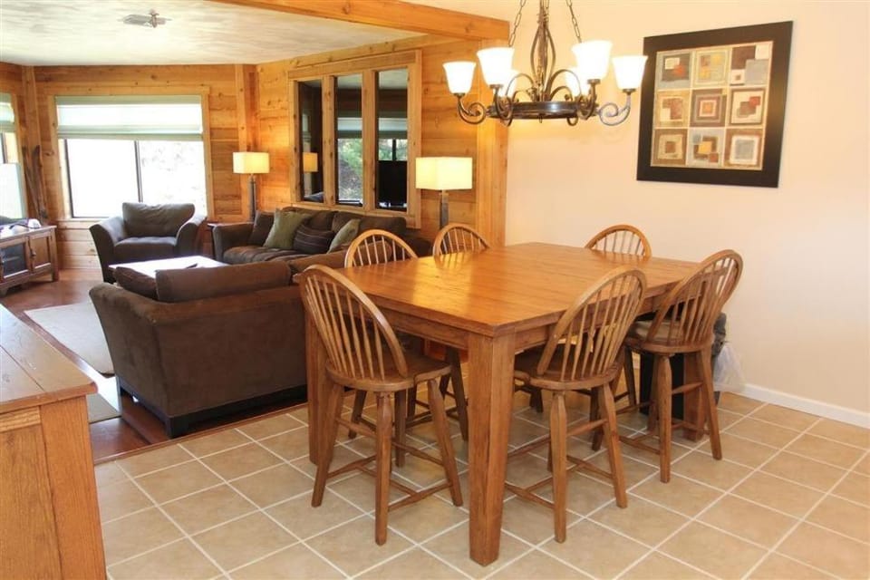 Seven Springs 1 Bedroom Deluxe Condo, Pet Friendly! Apartment in Seven Springs