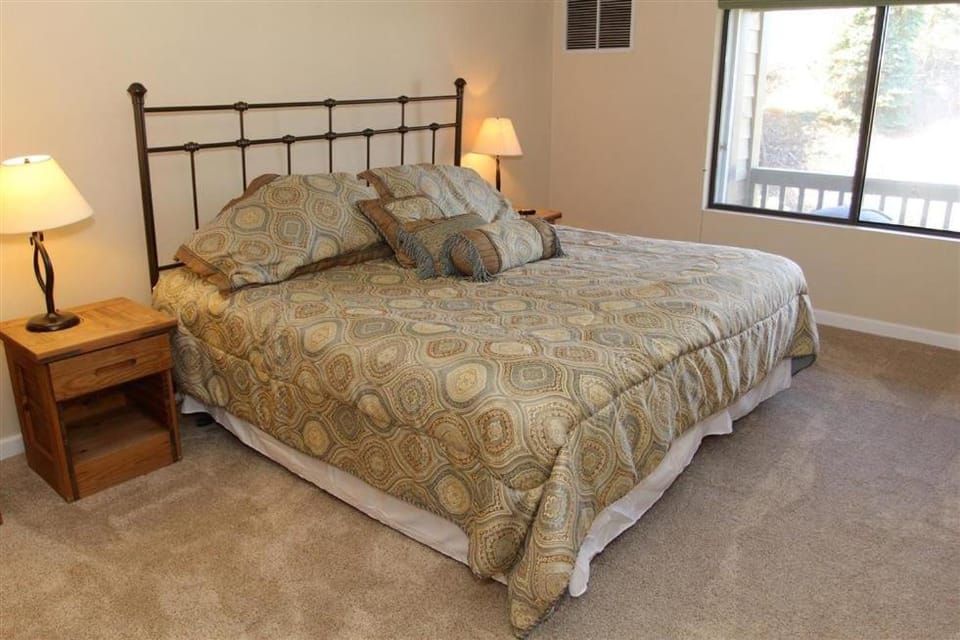 Seven Springs 1 Bedroom Deluxe Condo, Pet Friendly! Apartment in Seven Springs