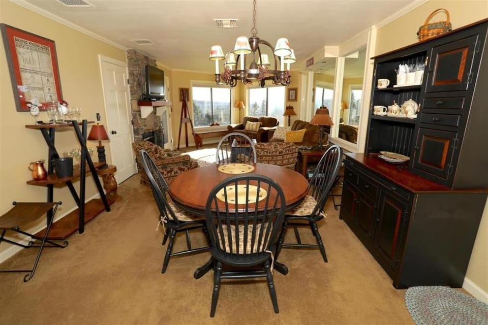 Seven Springs 1 Bedroom Premium Condo, Walking Distance to Slopes Apartment in Seven Springs