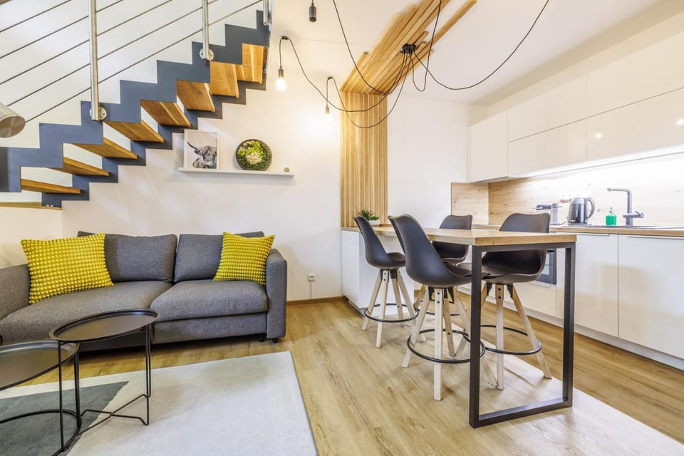 Kitchen or kitchenette, Living room, Seating area, Dining area