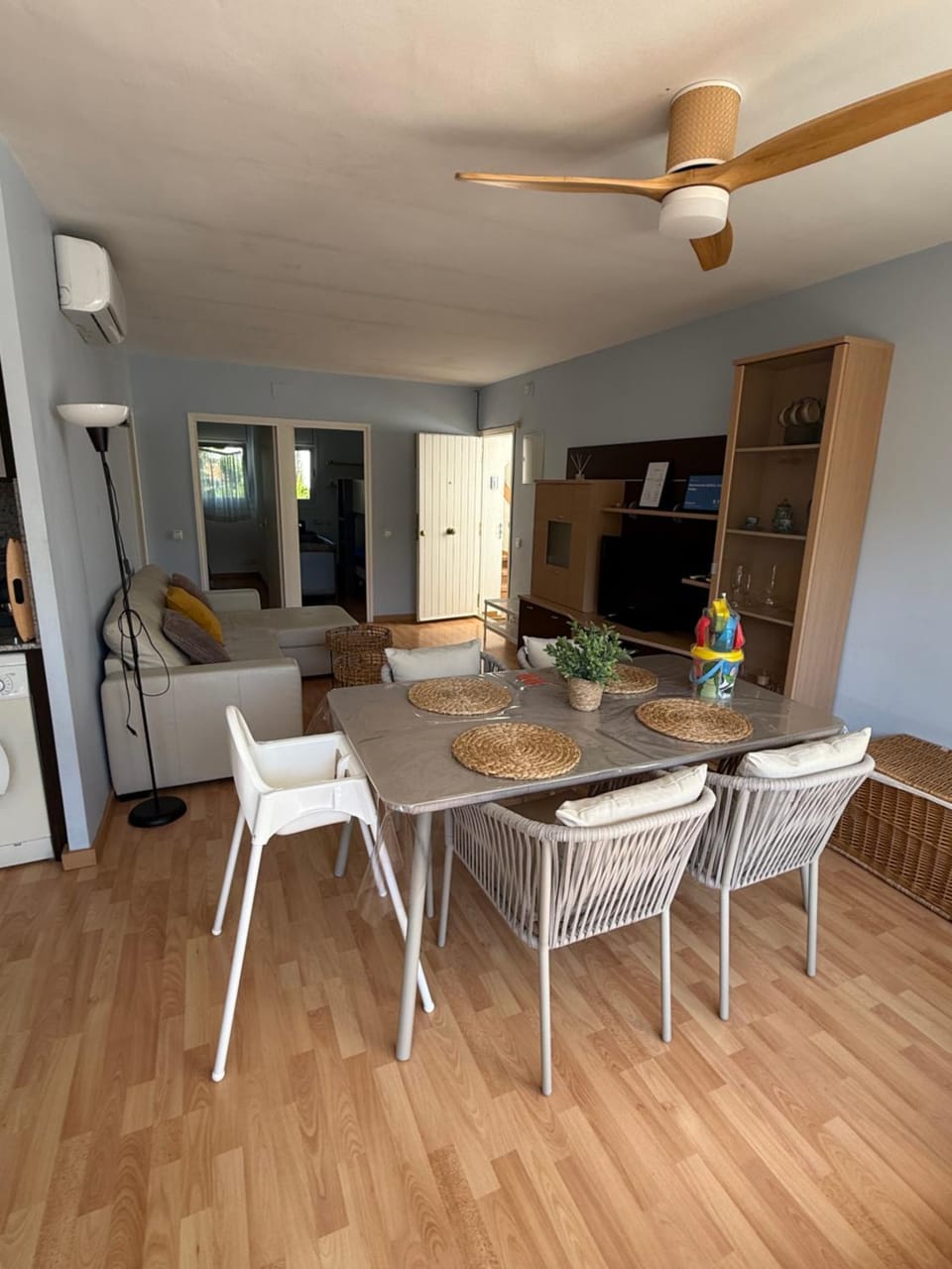 Living room, Dining area