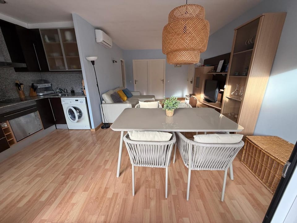 Kitchen or kitchenette, Living room, Dining area
