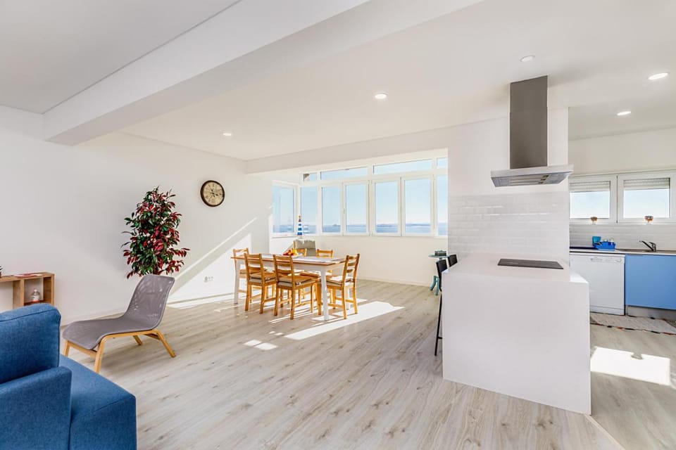 Kitchen or kitchenette, Seating area, Dining area, minibar, oven