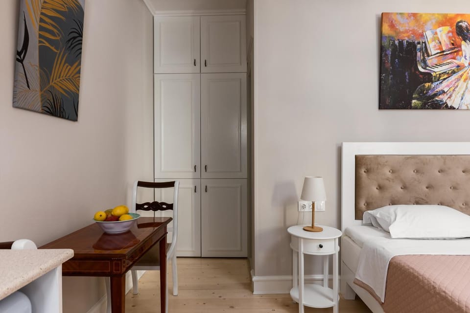 Bed, Photo of the whole room, Dining area, Bedroom