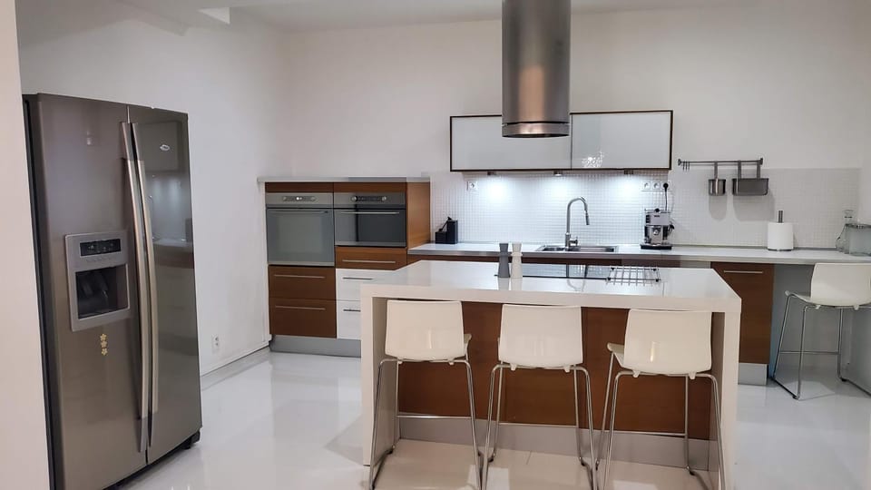 Kitchen or kitchenette, Dining area, dishwasher, oven, pet friendly, stove, kitchen
