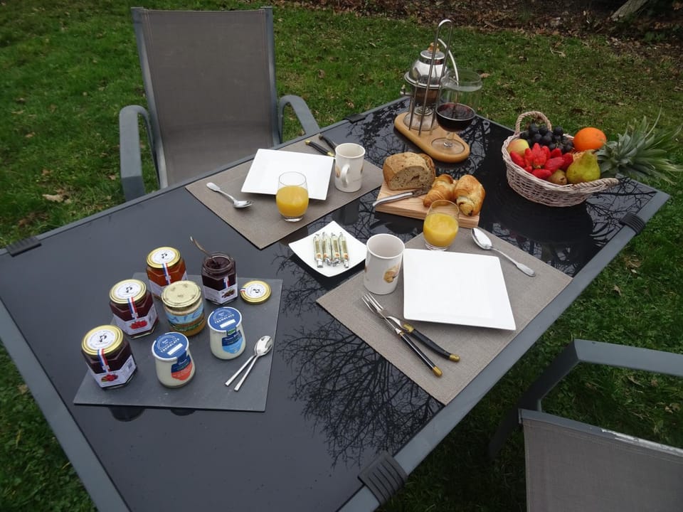 Food and drinks, Food, Breakfast, Continental breakfast, Lunch, Drinks