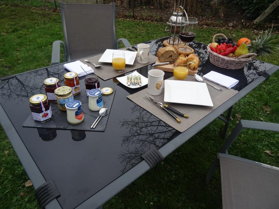 Garden, Food and drinks, Food, Breakfast, Continental breakfast, Drinks
