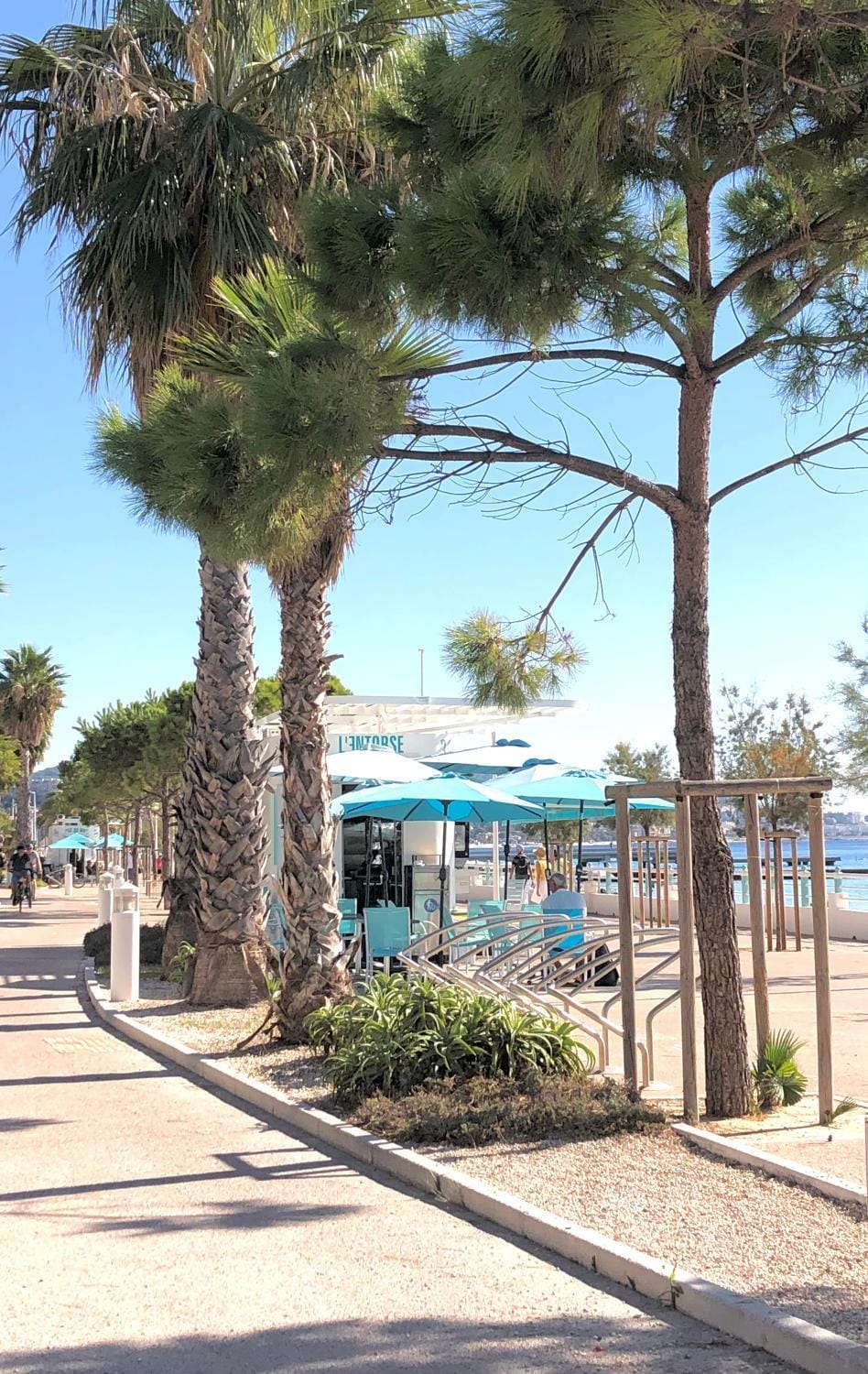 Restaurant/places to eat, Sports