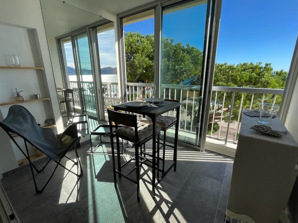 Day, Natural landscape, View (from property/room), Balcony/Terrace, Living room, Dining area