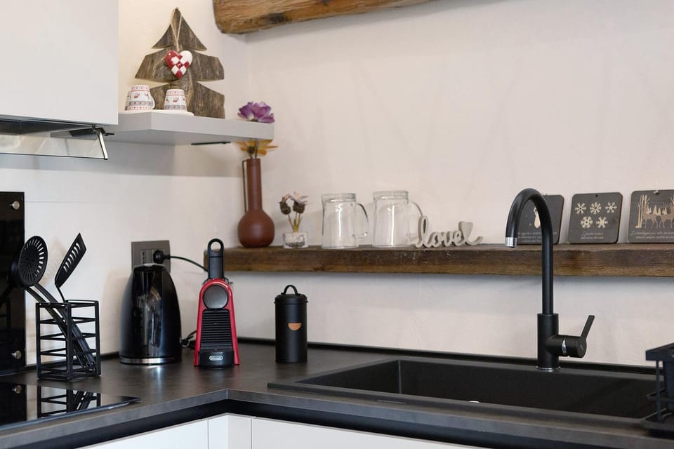 Kitchen or kitchenette, Living room