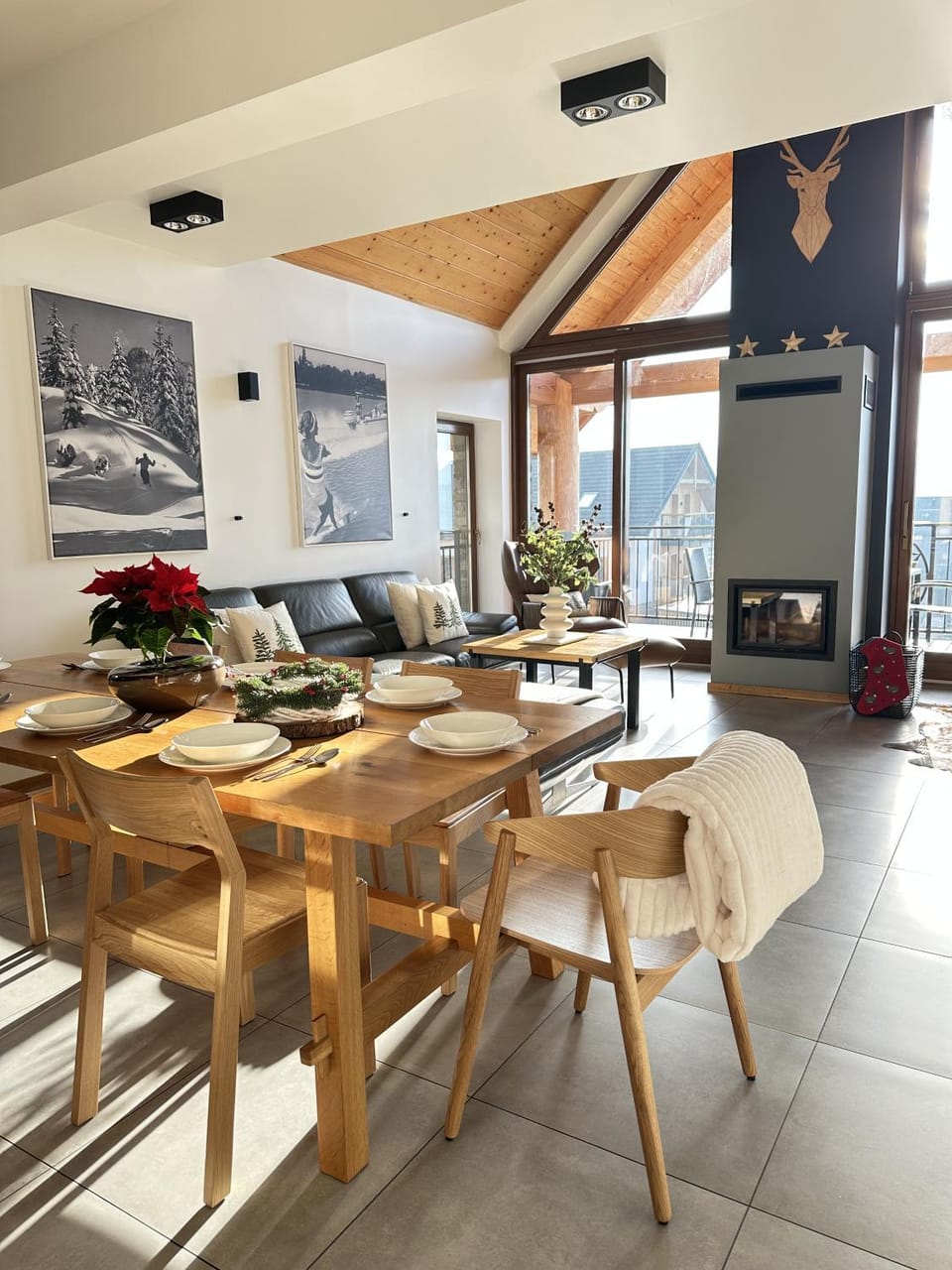Dining area, kitchen