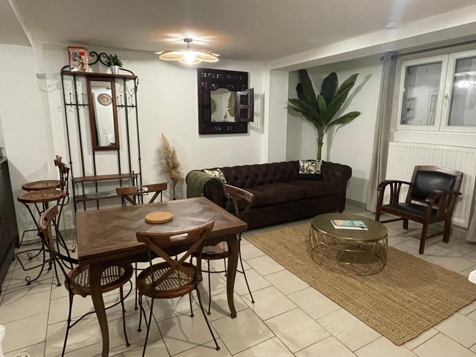 Living room, Seating area, Dining area