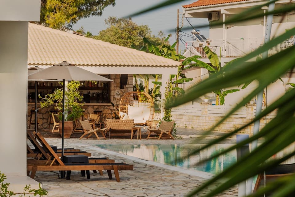 Day, Balcony/Terrace, Pool view, Swimming pool, sunbed