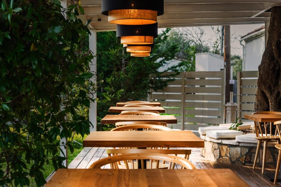 Restaurant/places to eat, Seating area, Dining area