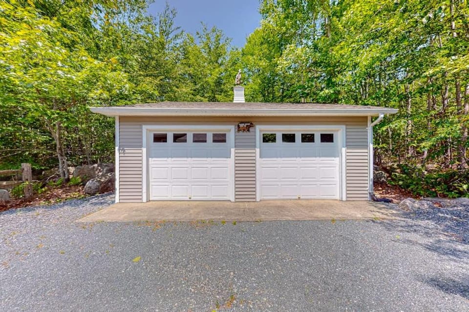 Property building, Spring, Parking