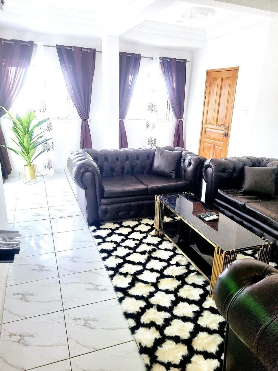 TV and multimedia, Living room, Seating area, air conditioner
