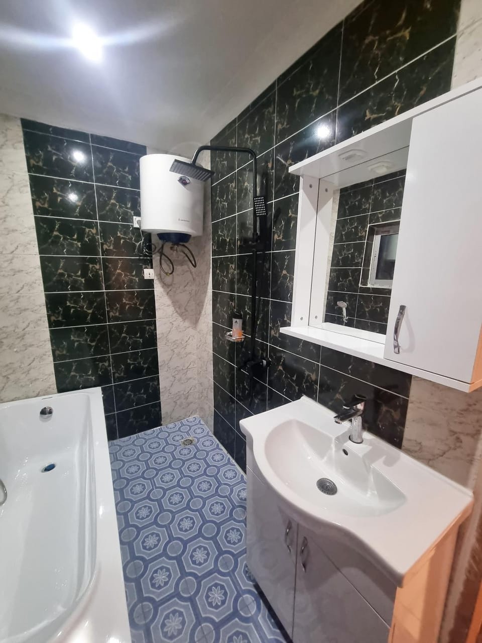 Shower, Toilet, Bathroom, Bath, towels