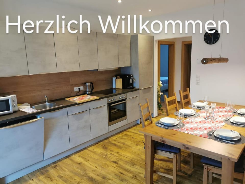 Coffee/tea facilities, Kitchen or kitchenette, Dining area, dishwasher, minibar, stove