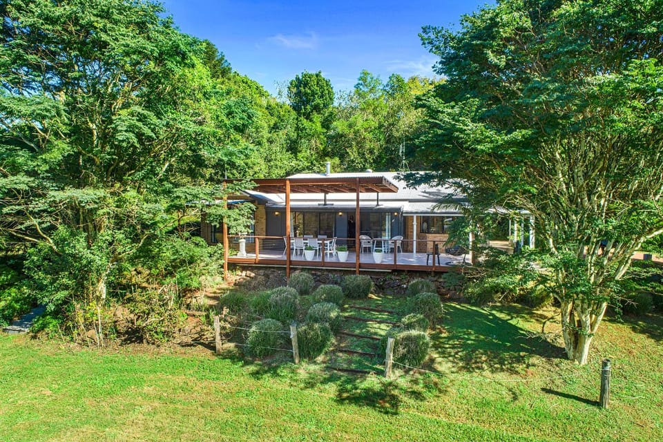 Designer Hinterland Escape with Breathtaking Views House in Mapleton