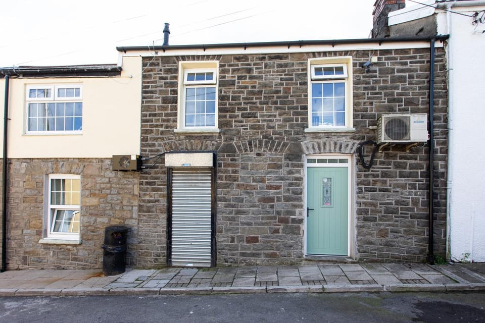 Property building, Street view