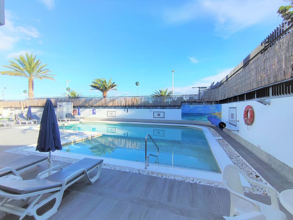 Pool view, Swimming pool, sunbed