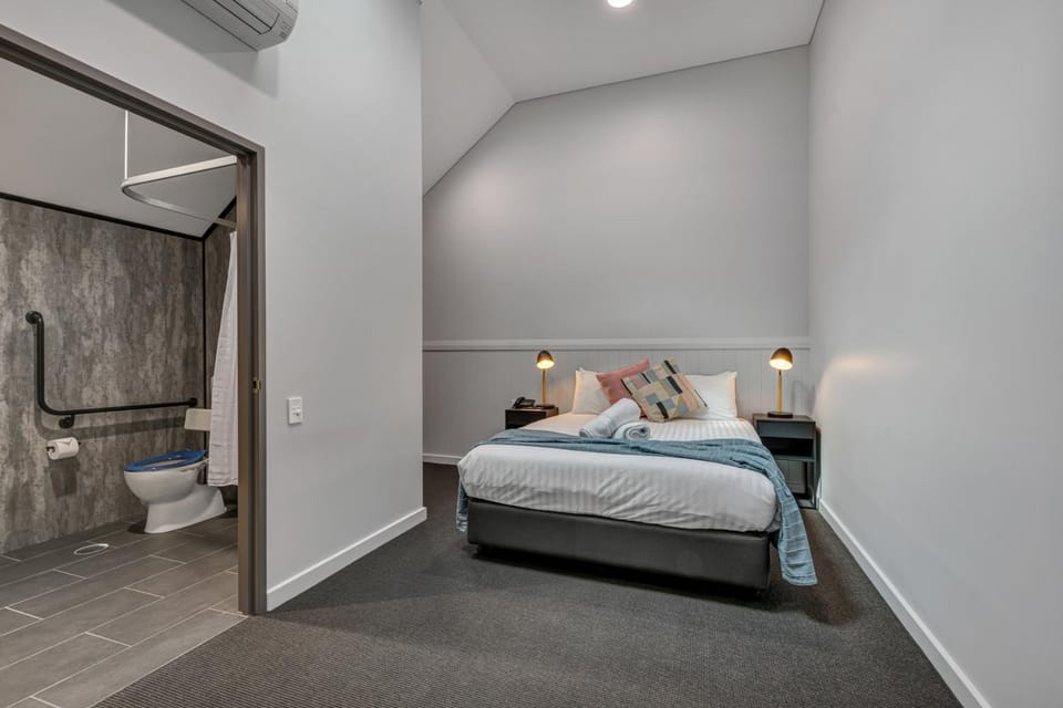 Bathroom, Bedroom