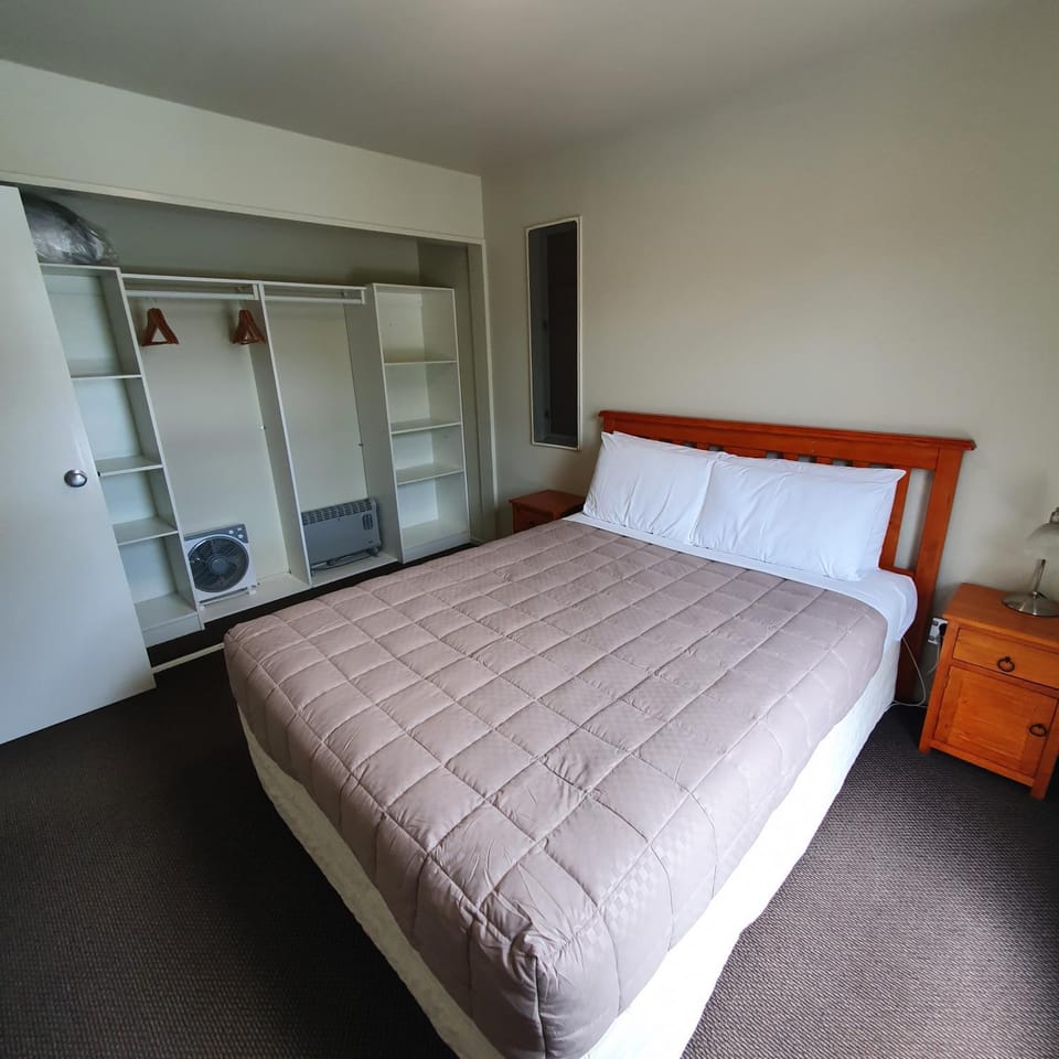 Kiwi on the Lake 3 bedroom,Chalet Villa House in Rotorua