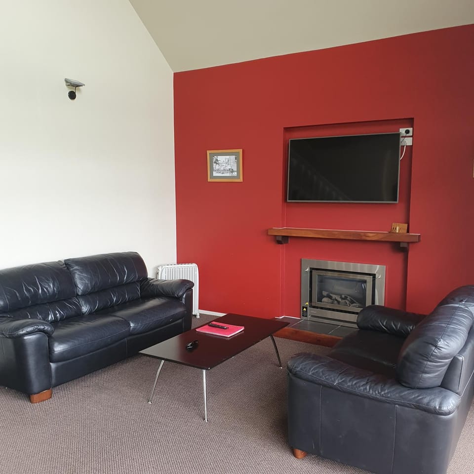 Kiwi on the Lake 3 bedroom,Chalet Villa House in Rotorua