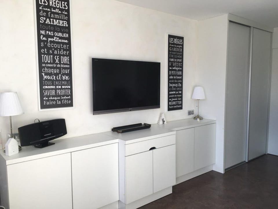 Studio cosy pour 4 à l'Alpe d'Huez, proche télécentre, commerces, terrasse sud, animaux bienvenus - FR-1-405-228 Apartment in Huez