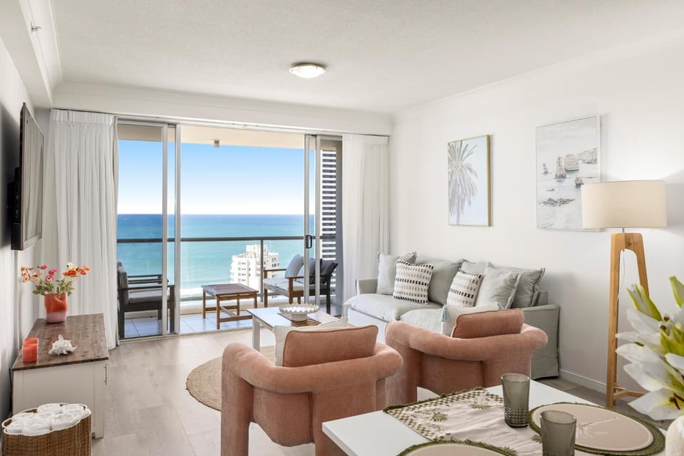 Spectacular Ocean View 3 Pools Gym Spa and Sauna Apartment in Surfers Paradise