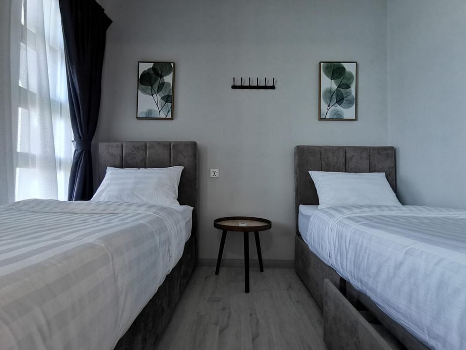 Bed, Photo of the whole room, Bedroom, air conditioner
