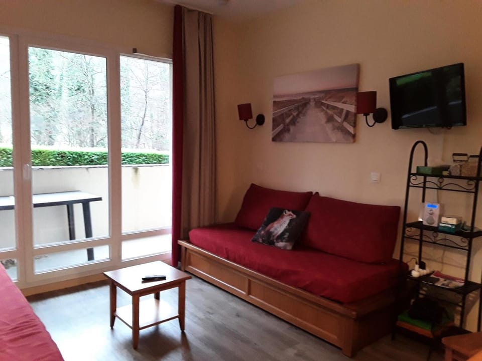 Bed, Living room