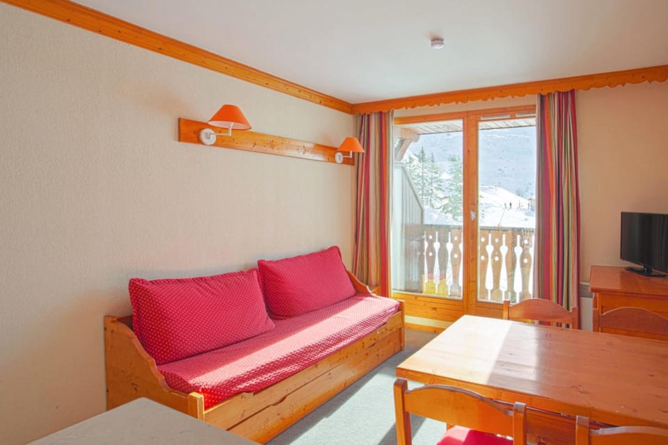 Bed, Living room
