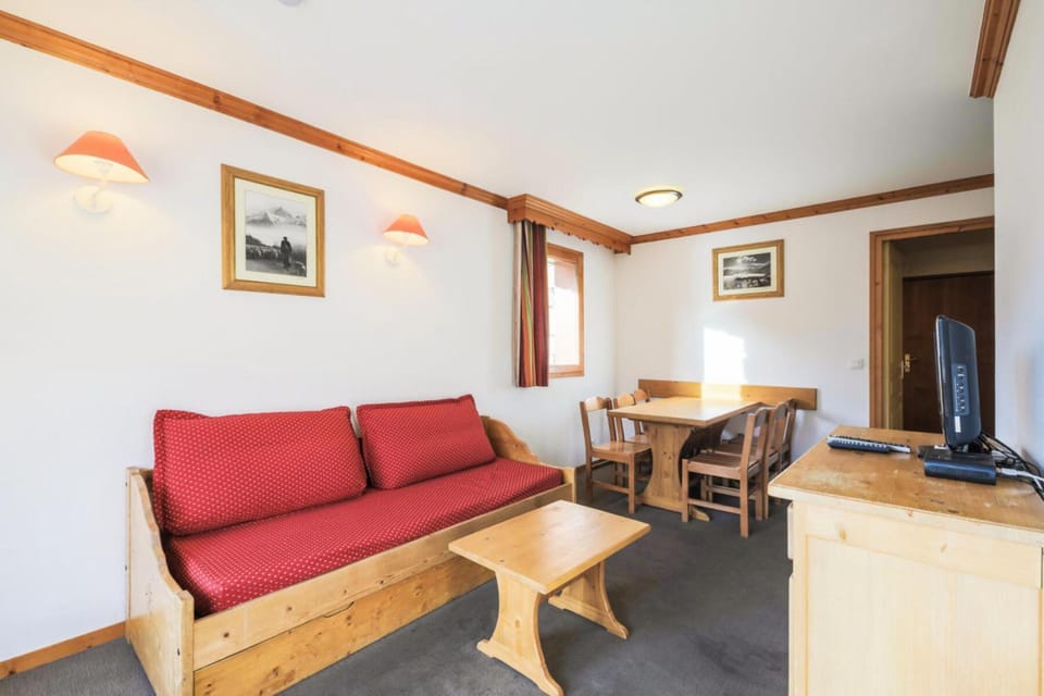 Bed, Living room, kitchen