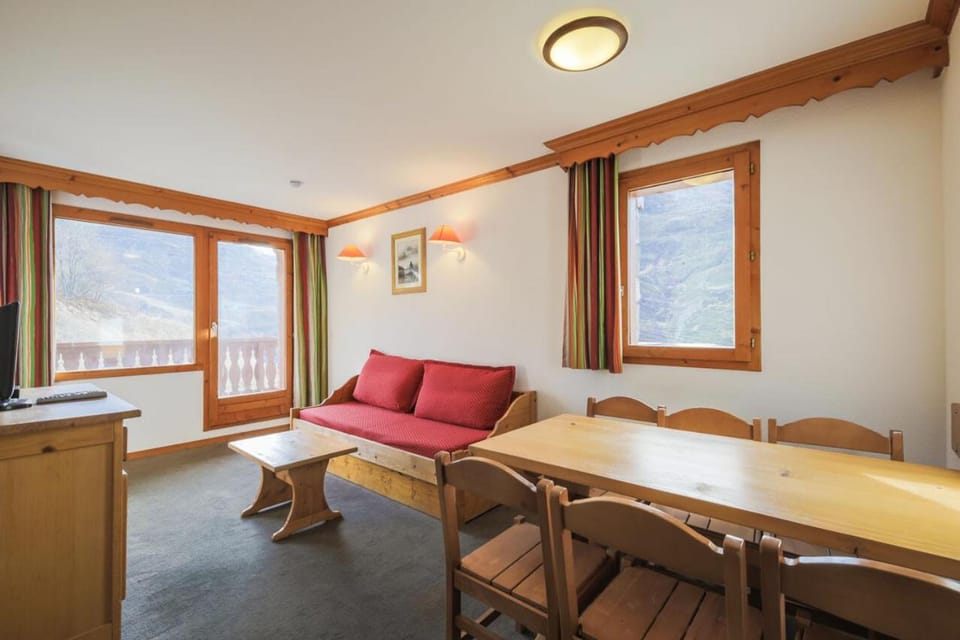 Bed, Living room, kitchen