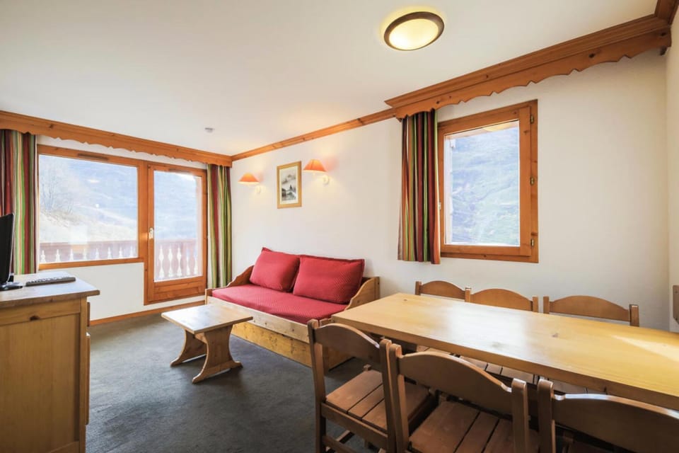 Bed, Living room, kitchen