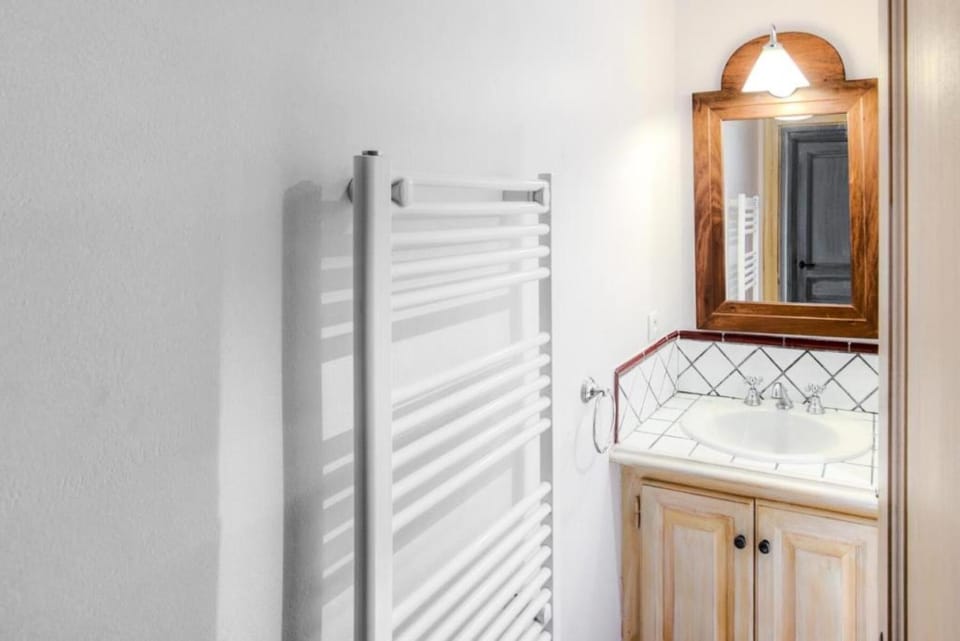 Shower, Bed, Bathroom, furniture, kitchen