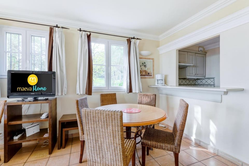 Bed, kitchen