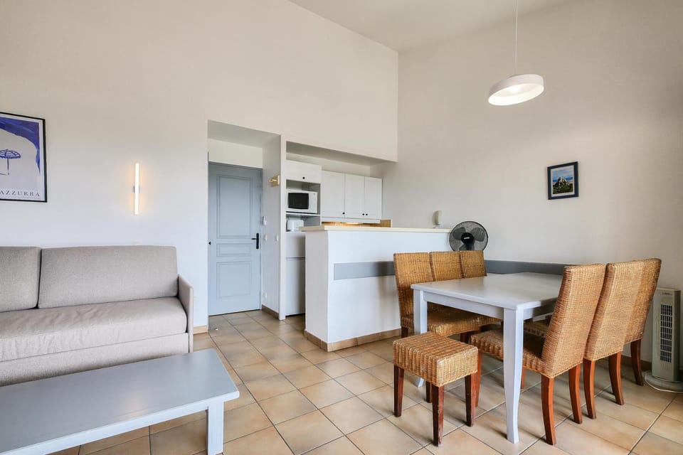 Living room, Bedroom, kitchen