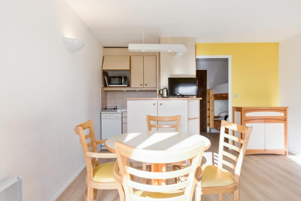 Bed, kitchen