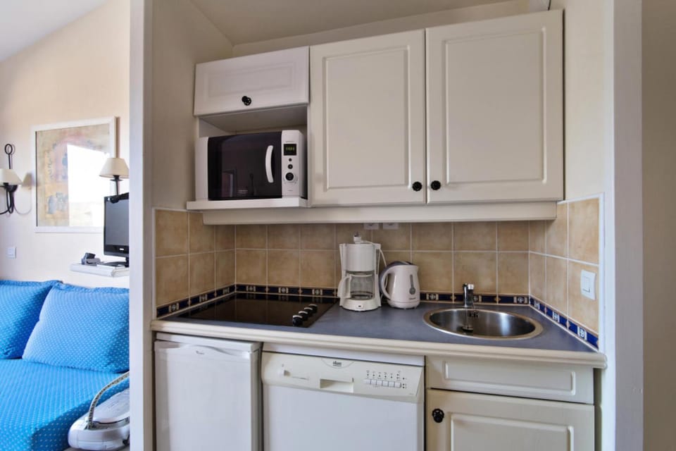 Bathroom, Coffee/tea facilities, oven, kitchen
