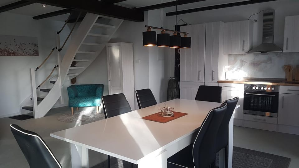 Kitchen or kitchenette, Kitchen or kitchenette, Seating area, Dining area