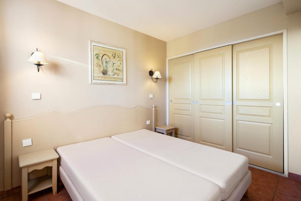 Bed, Bathroom, furniture