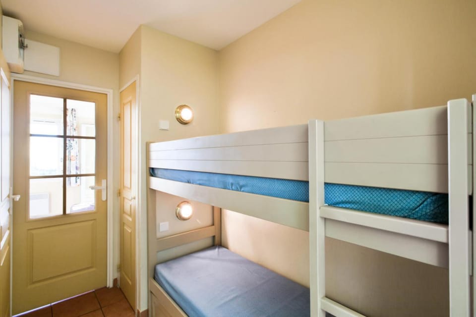 Bed, Bathroom, furniture
