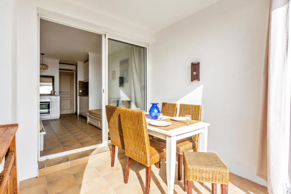 Bed, kitchen